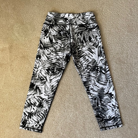 🆕 Prana Roxanne Capri legging palm leaves Small - Picture 6 of 8